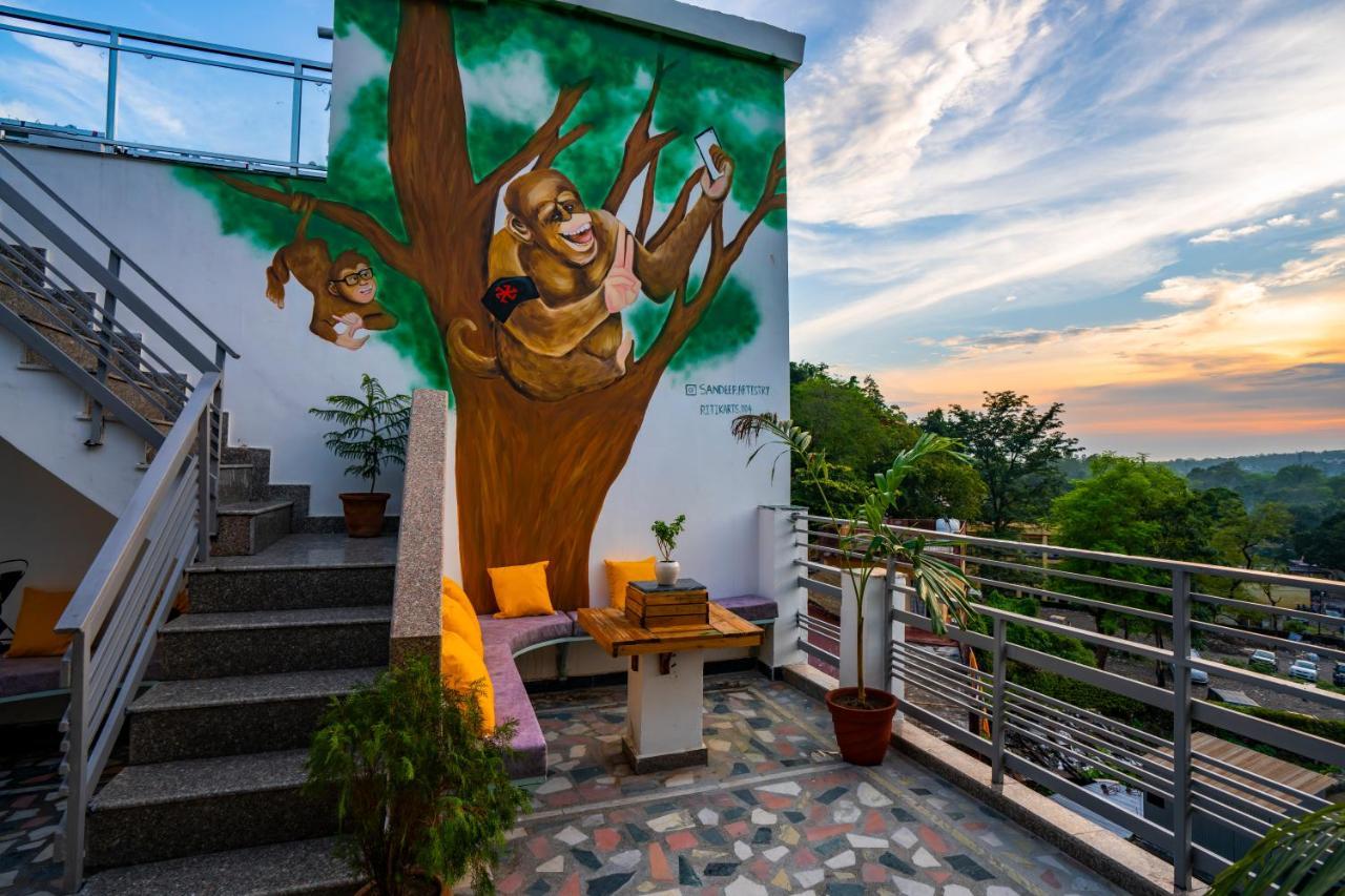 A Pousada Zostel Rishikesh, Laxman Jhula Exterior foto