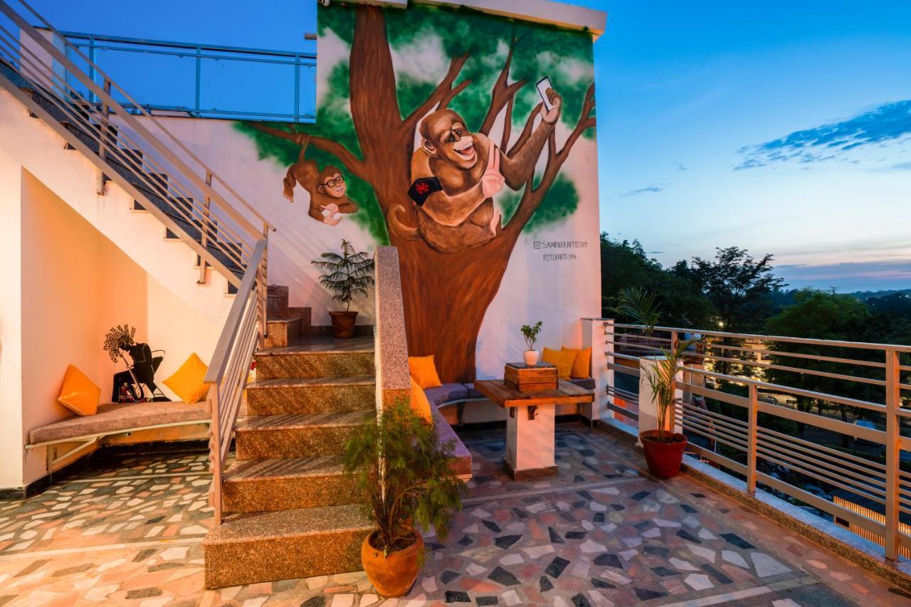 A Pousada Zostel Rishikesh, Laxman Jhula Exterior foto